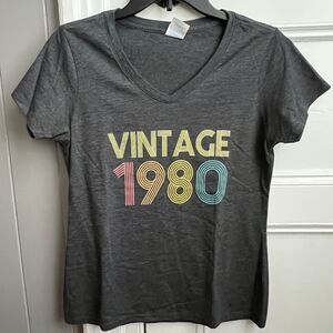 Port&Co “Vintage 1980” Dark Gray V-Neck Casual Cotton 80s T-Shirt S NWOT
